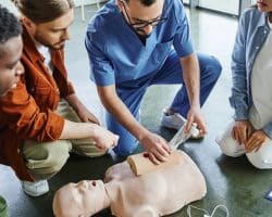 Développer des compétences clés pour mieux gérer une urgence sanitaire